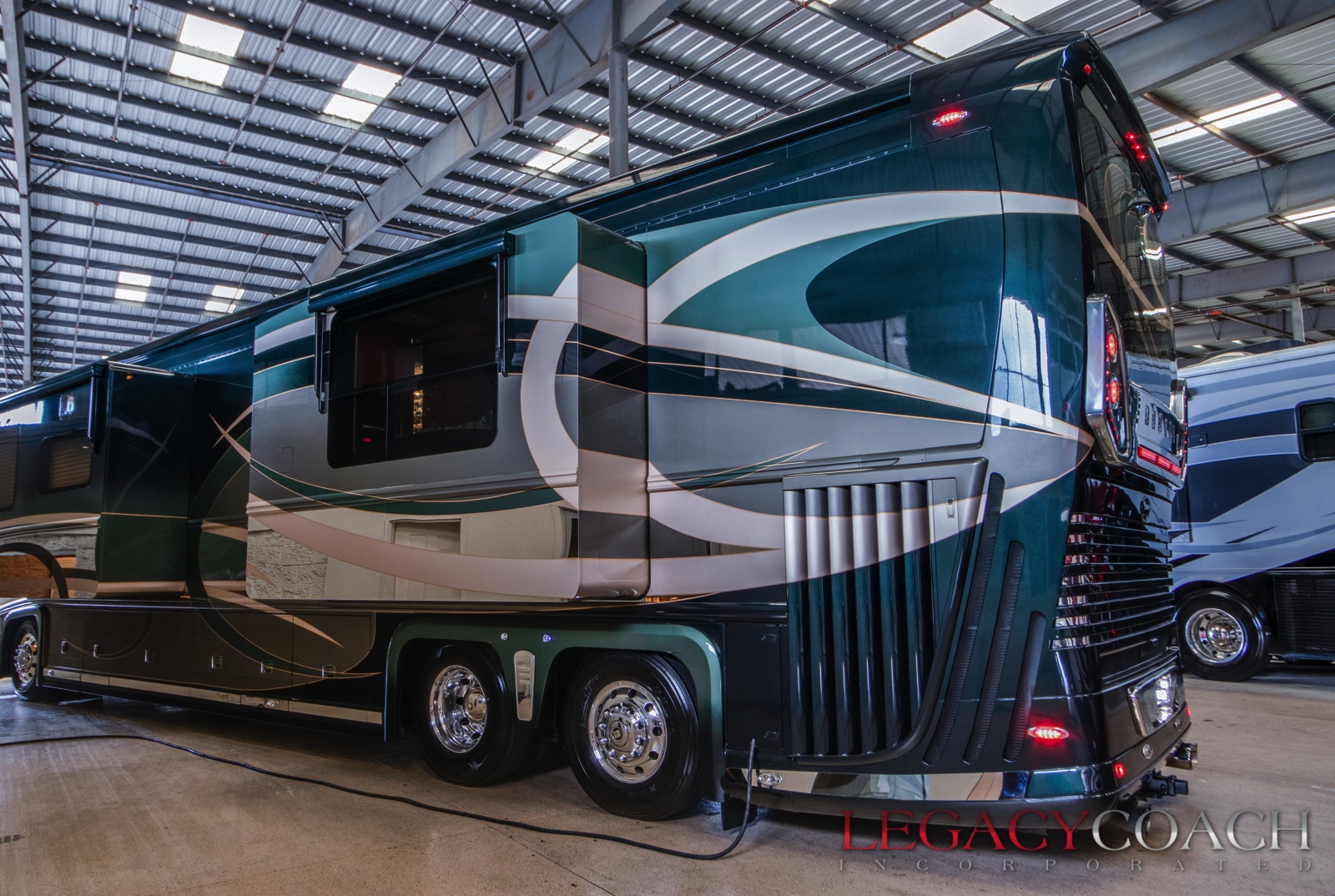 2017 Newell P200i Legacy Coach