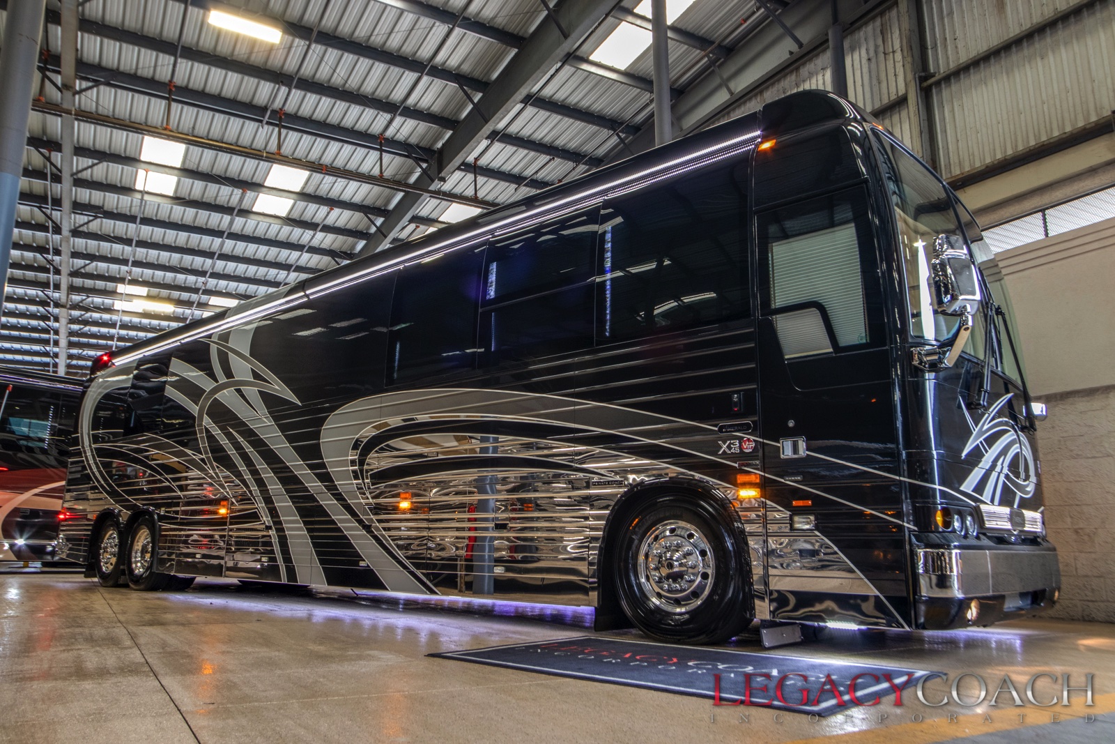 2017 Prevost Emerald X3 45 Double Slide Legacy Coach